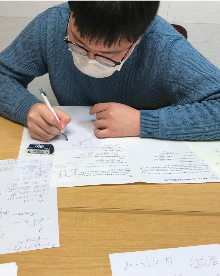 入試会場の近くで本田先生がご自身で配っていたパンフレットを貰ったのがきっかけで